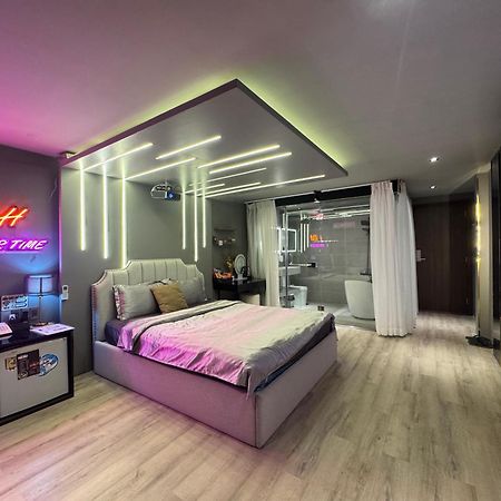 M&H Cinema Hotel Ho Si Minh-város Kültér fotó